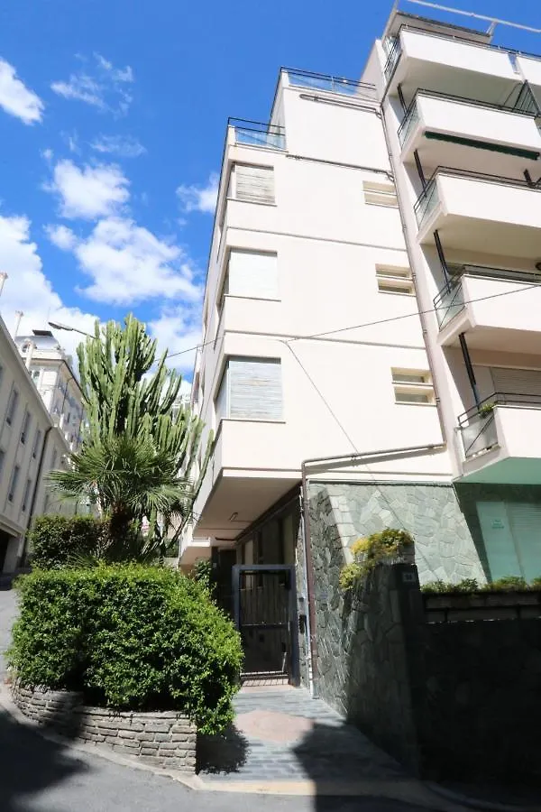 アパート La Casa Del Sole Sanremoアパートメント イタリア