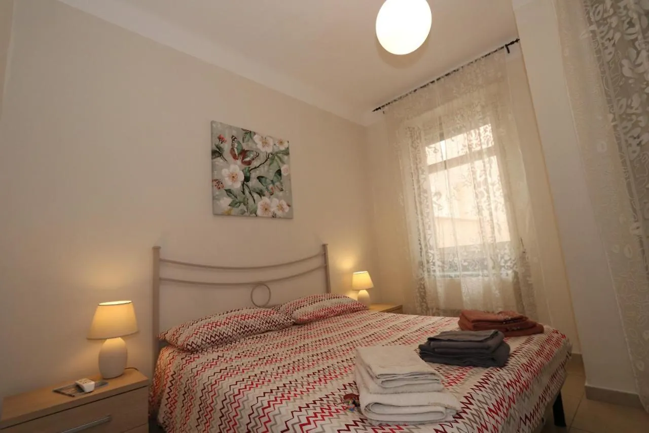La Casa Del Sole Sanremo Apartment 0*,